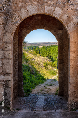 puerta barrio en maderuelo  Segovia