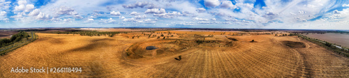 Fotografie D Moree Cropped farmland wide pan