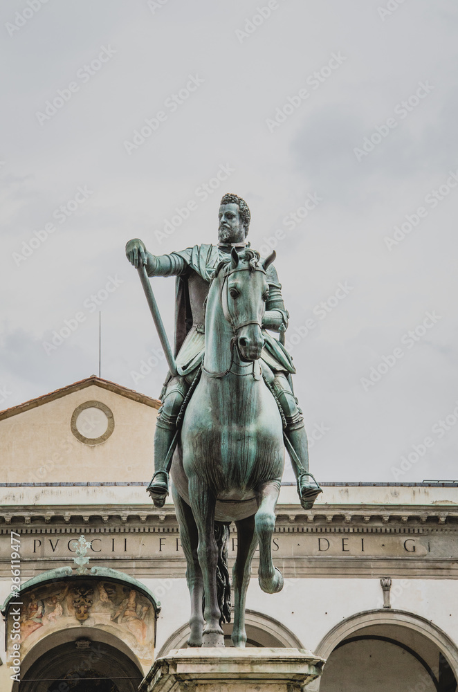Fototapeta premium Statue of Ferdinando I de' Medici at he Piazza della Santissima Annunziata in Florence, Italy 
