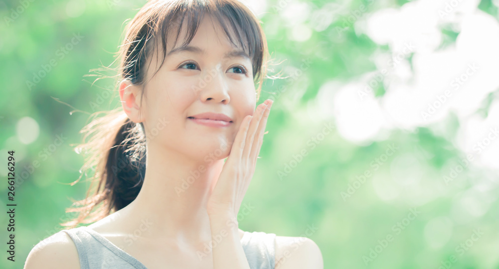 スキンケア・女性・新緑 スキンケア・女性・新緑