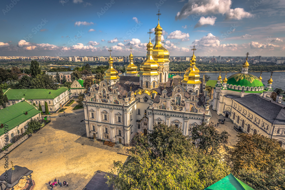Obraz premium Kiev - September 28, 2018: Panoramic view of the Orthodox Pechersk Lavra monastery in Kiev, Ukraine