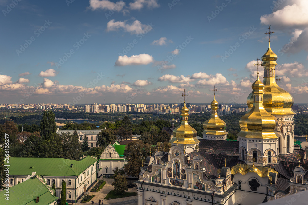 Obraz premium Kiev - September 28, 2018: Panoramic view of the Orthodox Pechersk Lavra monastery in Kiev, Ukraine