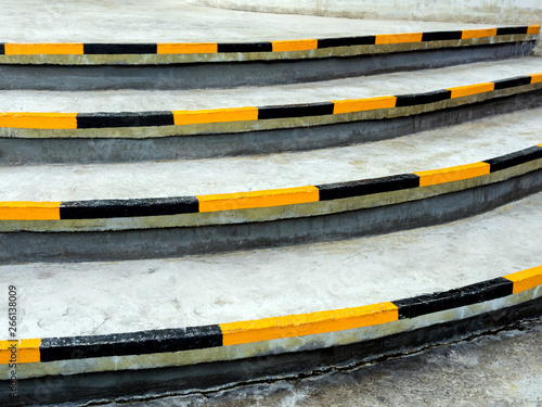 Yellow and black stripes, safety symbols at the edge of the stairs