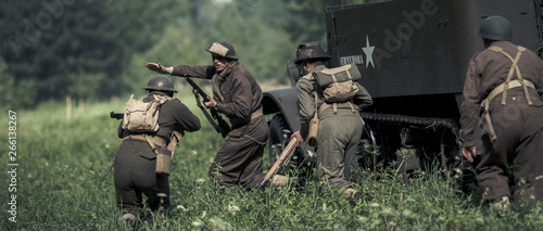 Obraz na płótnie WWII inscenizacja wojna światowa poligon w salonie