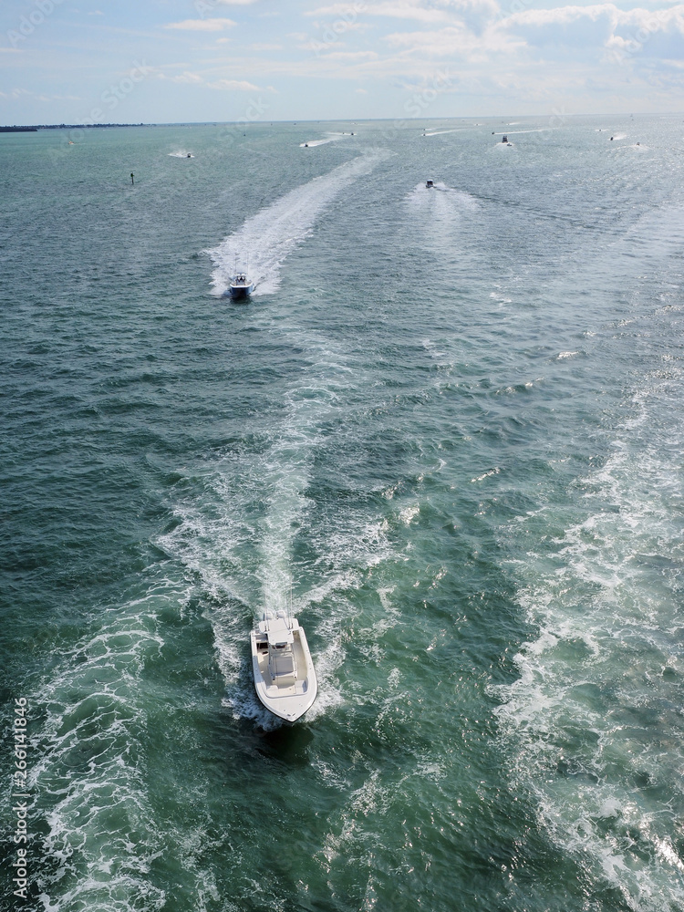 Obraz premium A busy boating day on Biscayne Bay near Key Biscayne, Florida.