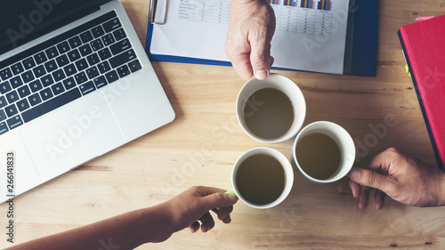 Photos In the meeting time the company's operation