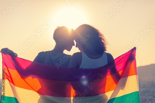 Canvas Print Beautiful lesbian couple with rainbow flag