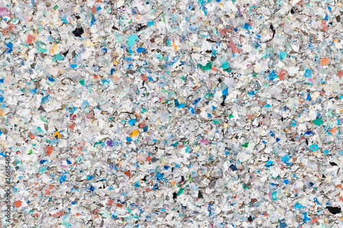 Oberfläche aus recycelten Kunststoff-Pellets