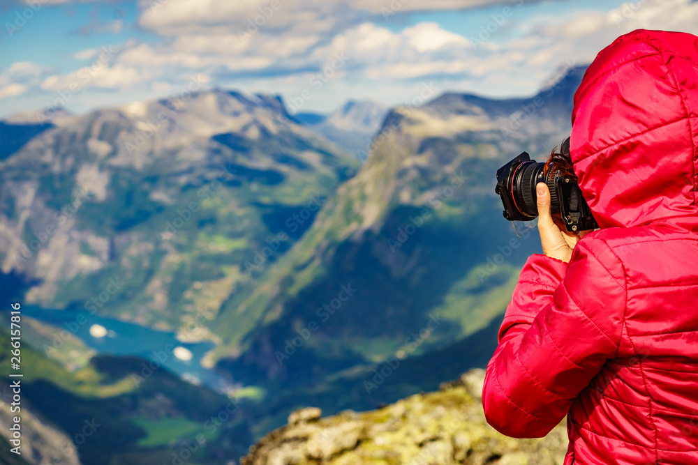 Obraz premium Tourist taking photo from Dalsnibba viewpoint Norway