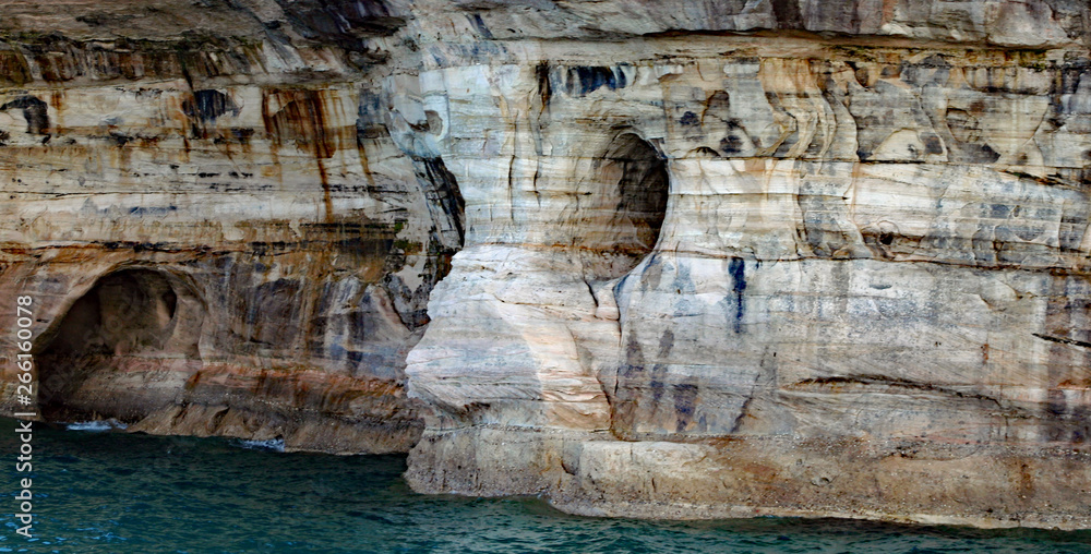 Fototapeta premium skull in the pictured rocks national lakeshore, Munising, Michigan