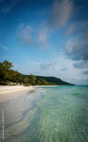 Fototapeta Naklejka Na Ścianę i Meble -  long beach in tropical paradise koh rong island cambodia