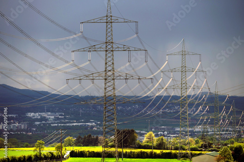 Stromtrasse durch den Westerwald imt Blick auf den Hunsrück - Stockfoto photo