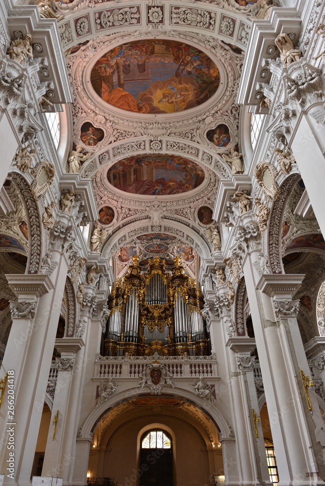 Innenansicht Dom St. Stephan (Passau) Innenansicht Dom St. Stephan (Passau)