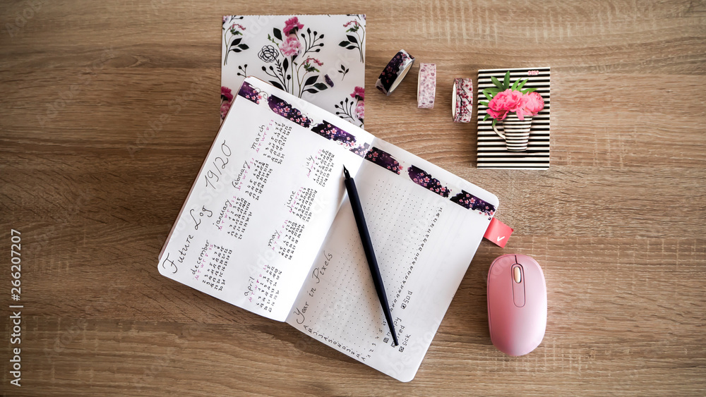 Foto de Bullet Journal - office desk with an arrangement of a bullet ...