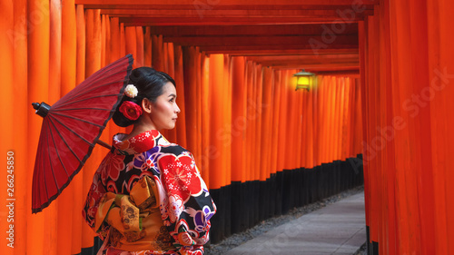 Bild auf Leinwand Women in traditional japanese kimonos walking at Fushimi Inari Shrine in Kyoto,