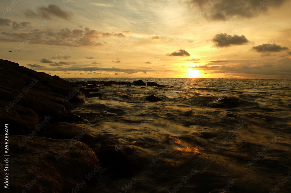 Obraz premium the beauty of panati Kuta Bali at dusk, with stunning orange and gold colors