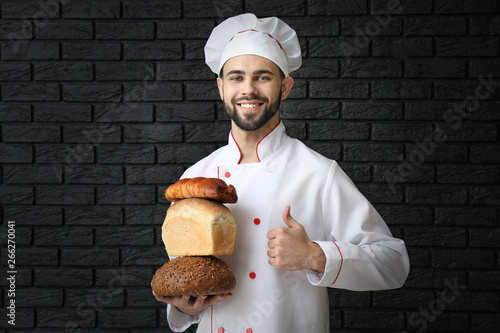 Chef with fresh bread on da...