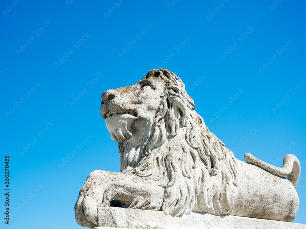 Statue of a friendly smiling lion