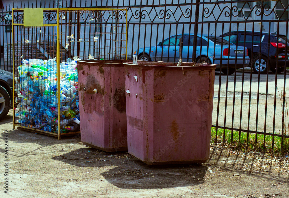 Naklejka premium trash can with plastic trash can garbage