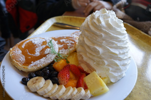 パンケーキ ホイップクリーム 果物 美味しい おやつ ホットケーキ Stock Photo Adobe Stock パンケーキ ホイップクリーム 果物 美味しい おやつ ホットケーキ Stock Photo Adobe Stock