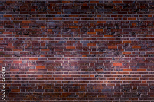Kachelwand / Fliesenwand als Hintergrund in rötlichen Farben