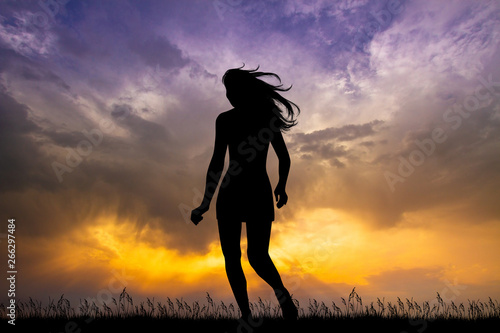 girl runs carefree at sunset © adrenalinapura