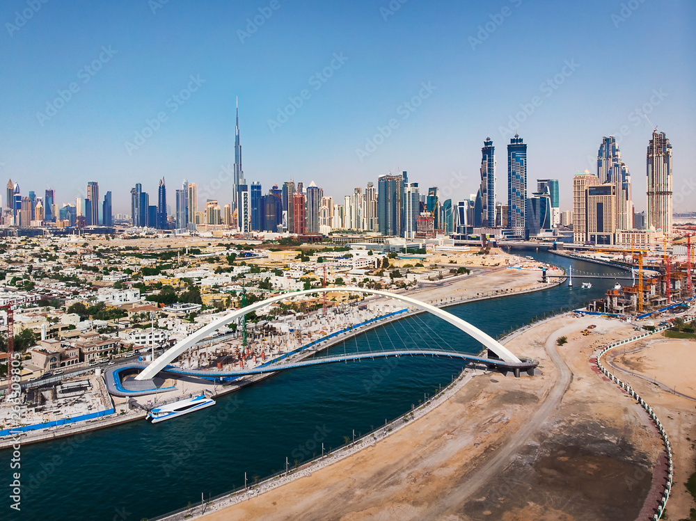 Obraz premium Aerial view of Dubai from the water canal