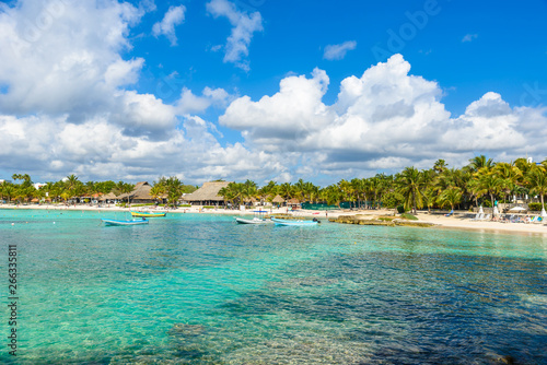 Akumal - paradise bay with beautiful white beach, close to Cancun, Yucatan, Mexico © Simon Dannhauer