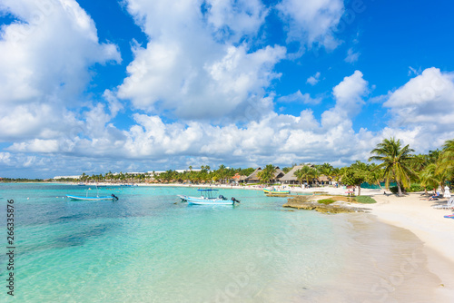 Fototapeta Naklejka Na Ścianę i Meble -  Akumal - paradise bay with beautiful white beach, close to Cancun, Yucatan, Mexico