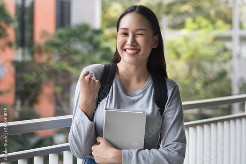 Billede på lærred portrait of happy, smiling, successful, confident asian woman college student po