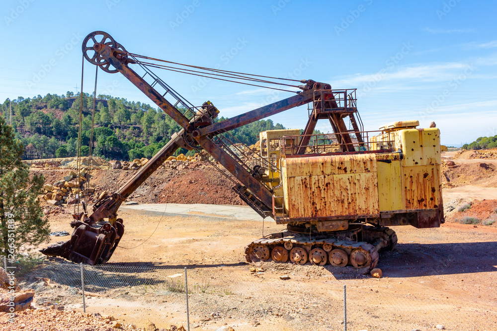 Fototapeta premium Machine scavenge in the viewpoint of Minas de Riotinto