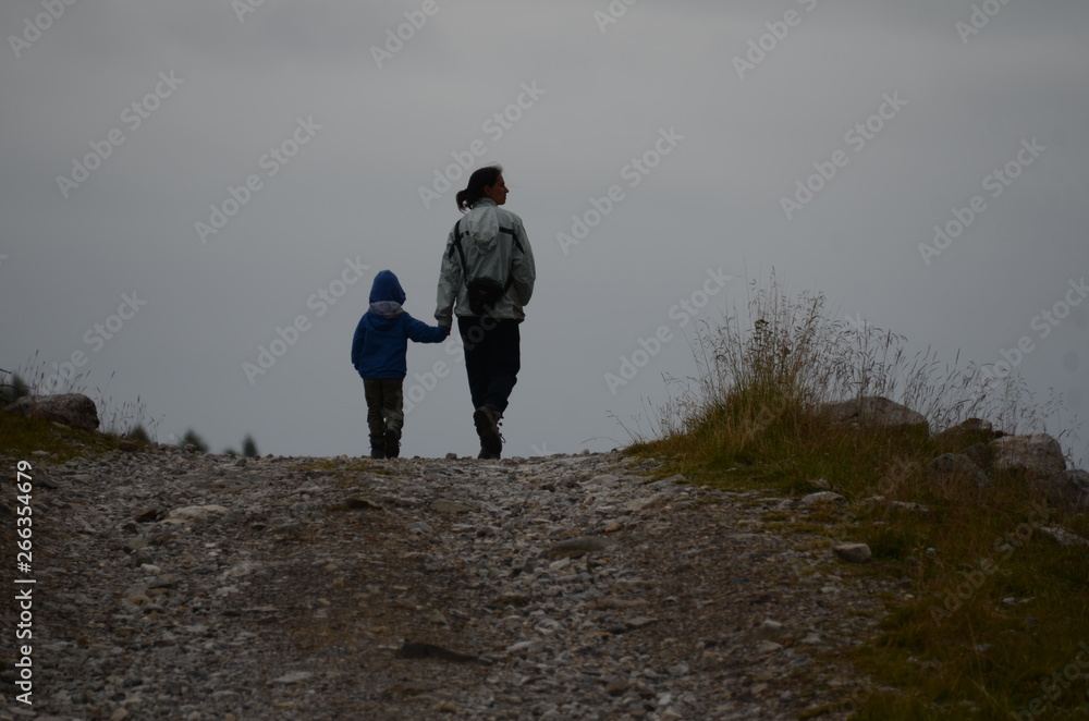 Fototapeta premium Passeggiata in montagna
