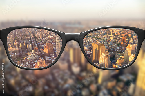 Fototapeta Naklejka Na Ścianę i Meble -  View through glasses sharp with glasses unsharp without glasses