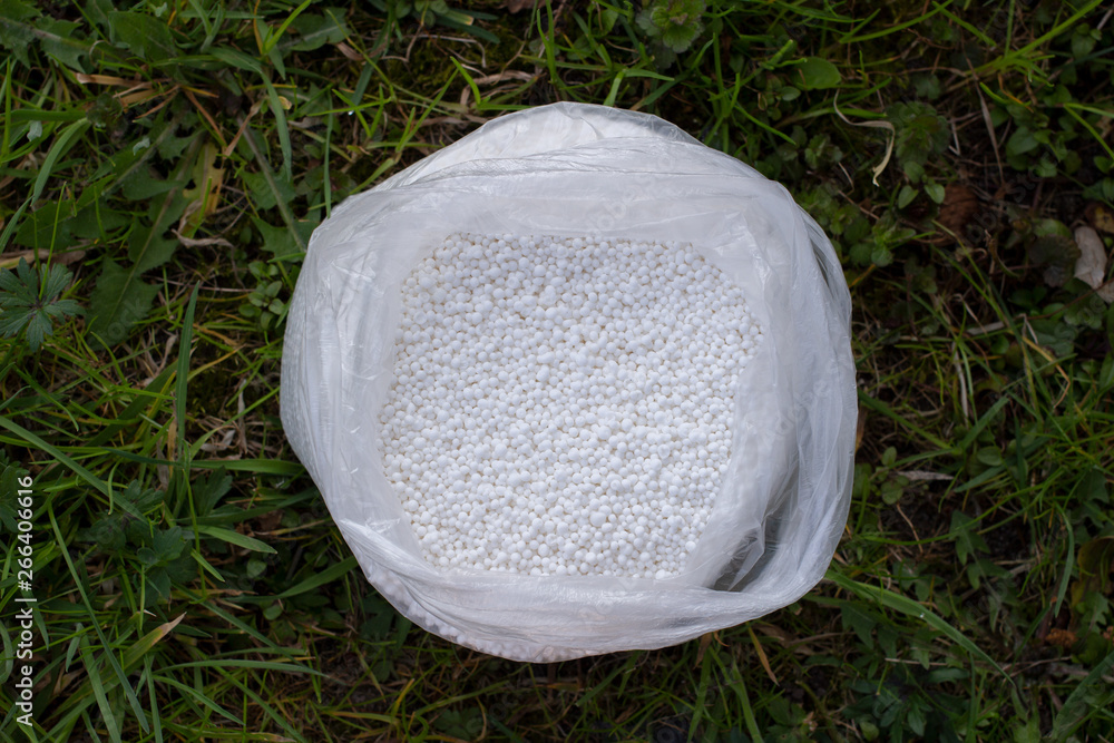 Fotografie White nitrogen fertilizer in bag