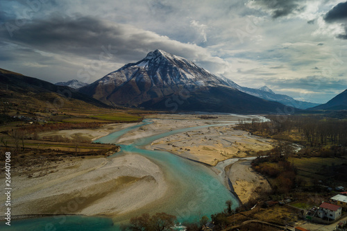 Obraz na płótnie mountains and turquoise river in tepelena, albania w salonie