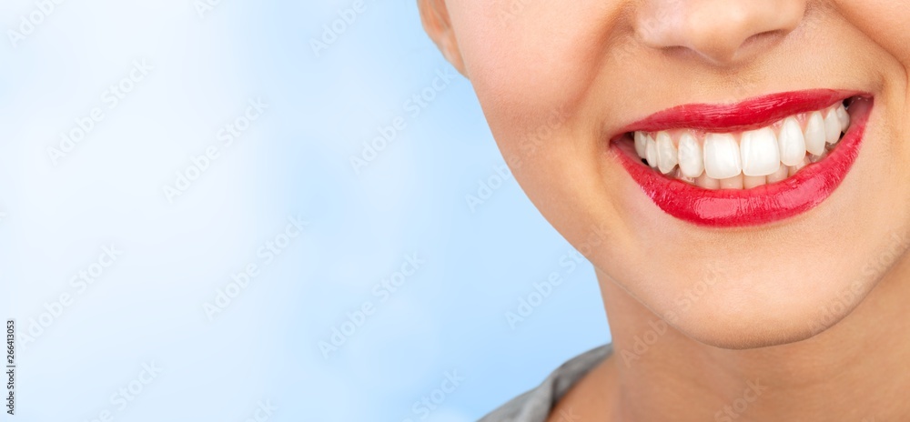 Obraz premium Beautiful wide smile of young