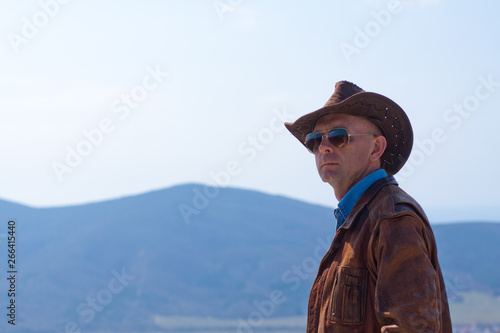 A man in a cowboy hat © Alexander Irbe