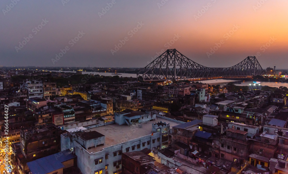 Φωτογραφία Aerial View of Famous Howrah bridge/ Rabindra Setu along with Burrabazar/ Barabazar area