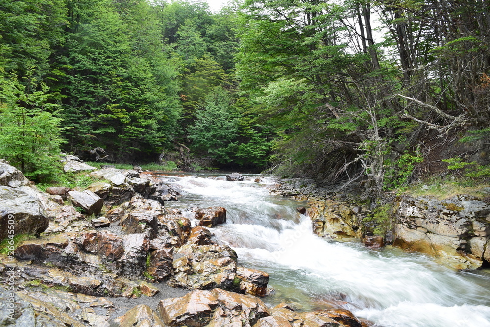 rio montaña rio montaña