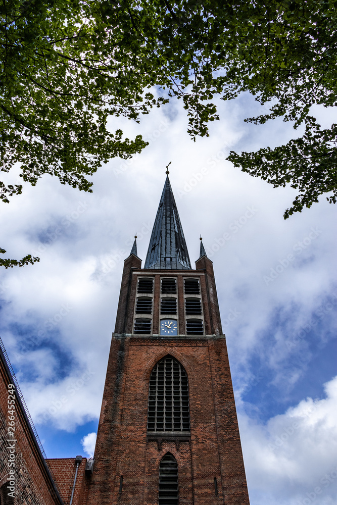 Obraz premium Kirchturm Emden Schweizer Kirche