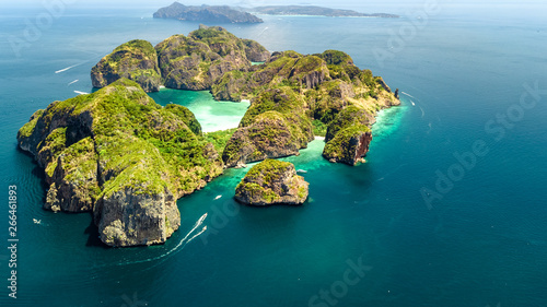 Aerial drone view of tropical Ko Phi Phi island, beaches and boats in blue clear Andaman sea water from above, beautiful archipelago islands of Krabi, Thailand © Iuliia Sokolovska
