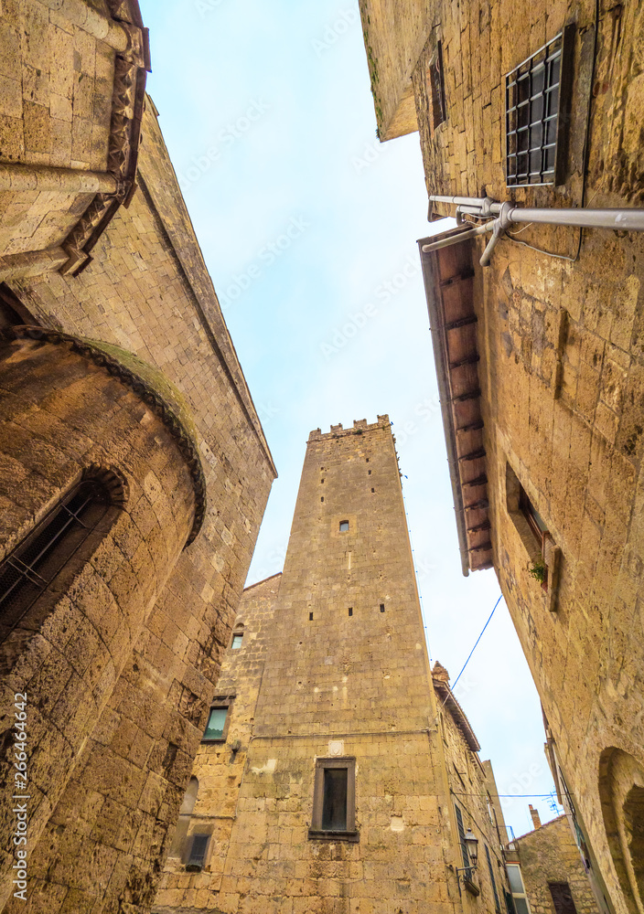 Φωτογραφία Tarquinia (Italy) - A gorgeous etruscan and medieval town in province of Viterbo, Tuscia, Lazio region