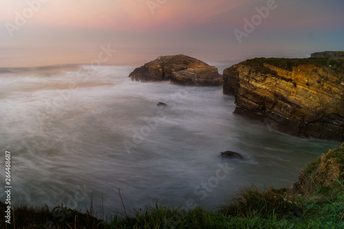 Obraz na płótnie rock in the sea, paya de las catedrais, spain w salonie