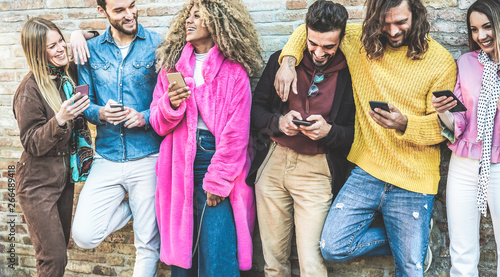 Trendy friends using smartphones - Millennials generation addiction to new technology trends - Concept of youth, commute, tech, social and friendship - Focus on hands holding mobile phones