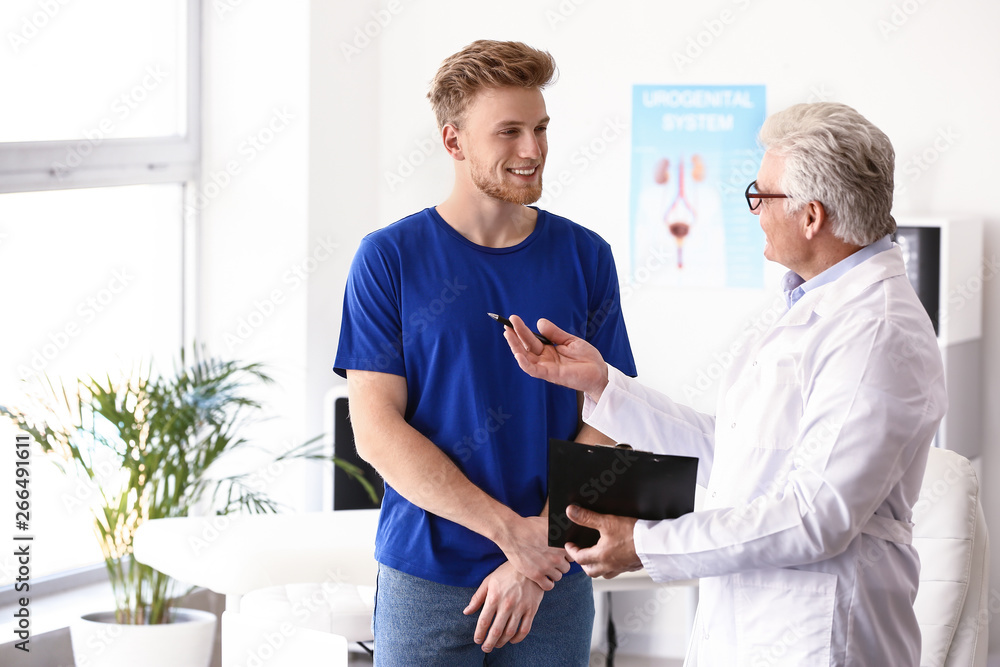 Obraz premium Male patient at urologist's office