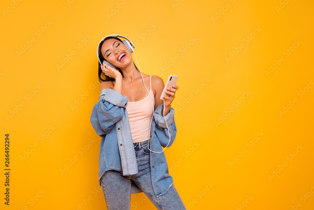 Close up photo beautiful she her lady trendy earflaps eyes closed overjoyed sunny nice day good playlist telephone wear casual pastel tank-top jeans denim jacket isolated yellow bright background Close up photo beautiful she her lady trendy earflaps eyes closed overjoyed sunny nice day good playlist telephone wear casual pastel tank-top jeans denim jacket isolated yellow bright background
