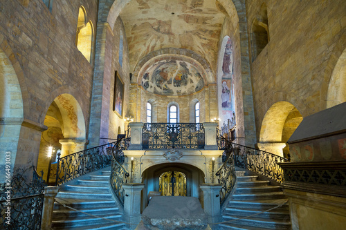 Tableau sur toile Interior of Romanesque Basilica of St George, Prague Castle, Hradcany