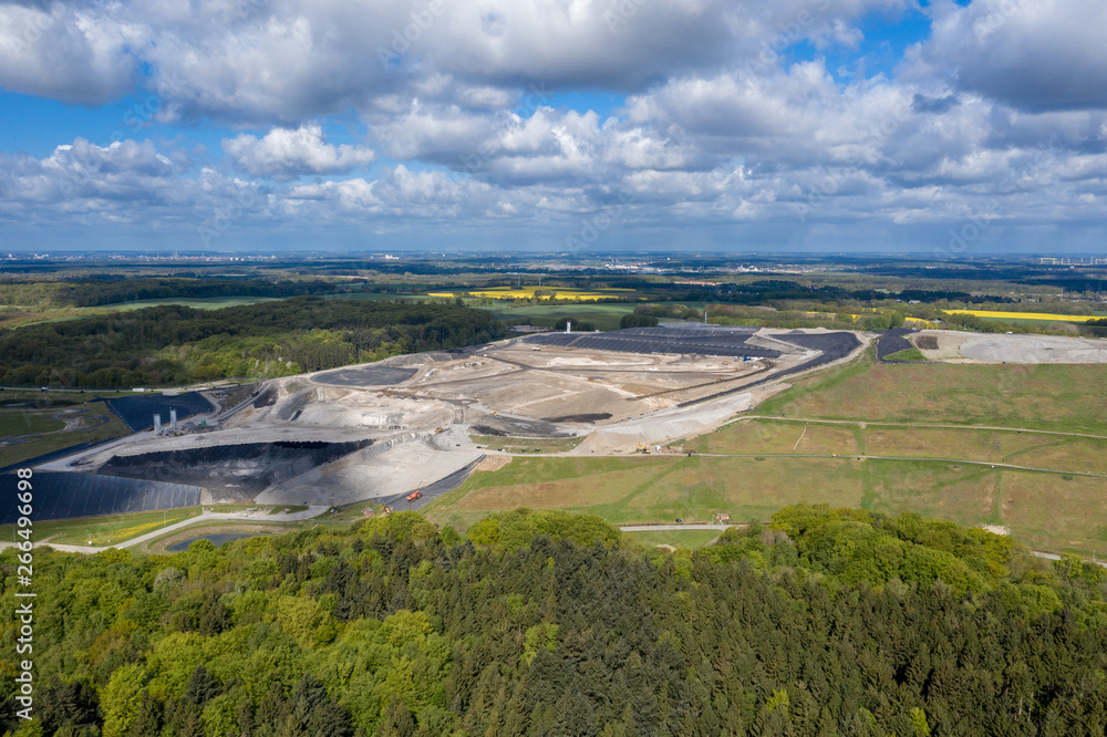 Φωτογραφία europe's largest toxic waste landfill Ihlenberg in the north of Germany