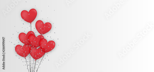 Fototapeta Naklejka Na Ścianę i Meble -  rote Luftballons Herz mit silbernen Konfetti
