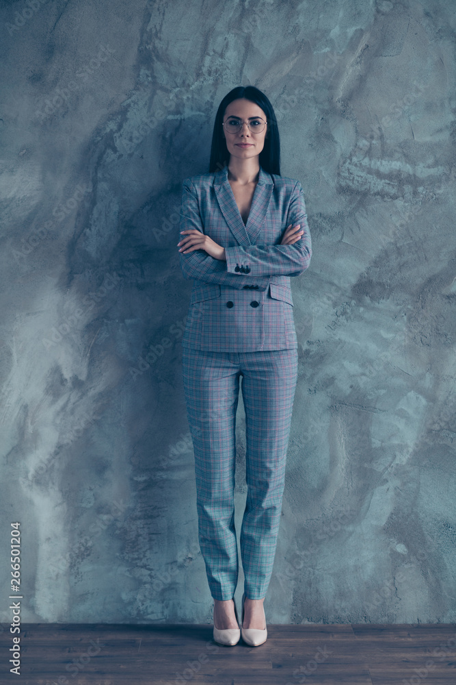 Full length body size photo beautiful she her business lady candidate worker interview look arms folded strict high-heels office wear specs formal-wear checkered plaid suit isolated grey background Full length body size photo beautiful she her business lady candidate worker interview look arms folded strict high-heels office wear specs formal-wear checkered plaid suit isolated grey background